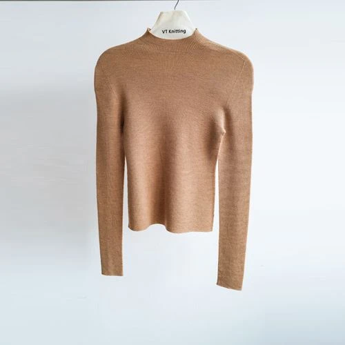 Pull ras du cou en maille torsadée pour femme