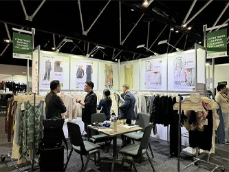 Le salon des accessoires textiles et des vêtements démarre avec Vonn Trend Kn...
