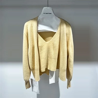 Ensemble deux pièces tricoté haut et cardigan