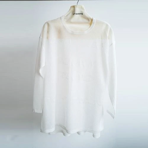 Pull torsadé en laine blanche